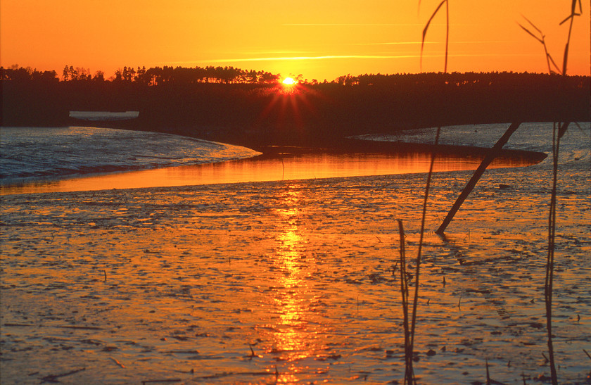 Sunset over river alde in suffolk-3 
 sunset and boats over river alde in suffolk 
 Keywords: Boats, River Alde, Suffolk, Tony Pick, estuary, nautical