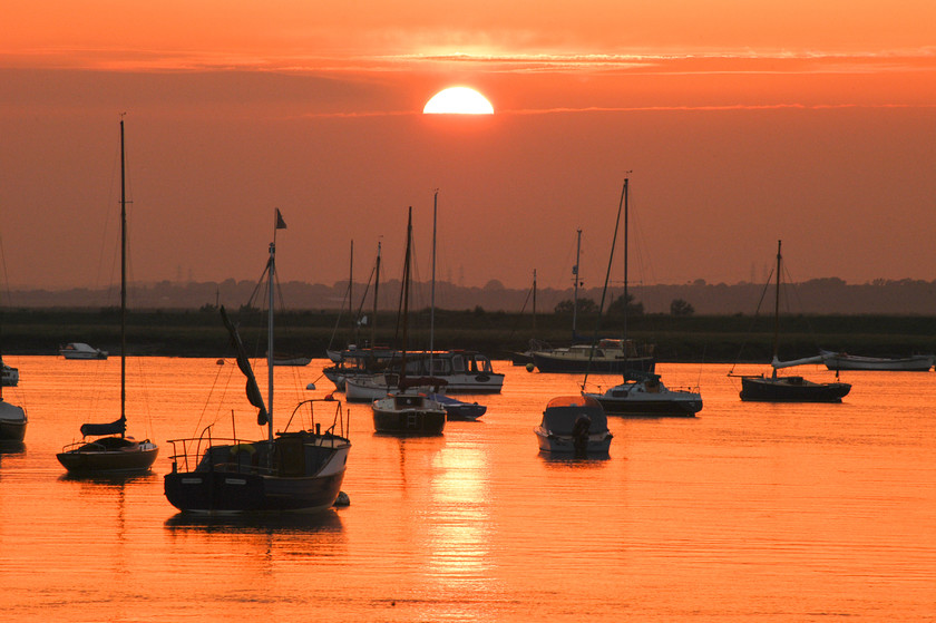 Sunset & boats on river alde in suffolk-2 
 sunset and boats over river alde in suffolk 
 Keywords: Boats, River Alde, Suffolk, Tony Pick, estuary, nautical