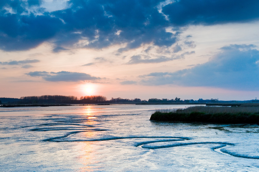 Sunset over river alde in suffolk-6 
 sunset and boats over river alde in suffolk 
 Keywords: Boats, River Alde, Suffolk, Tony Pick, estuary, nautical