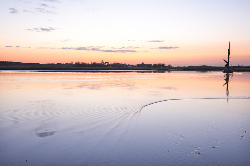 Sunset on river alde in suffolk-1 
 Keywords: Tony Pick, estuary, nautical