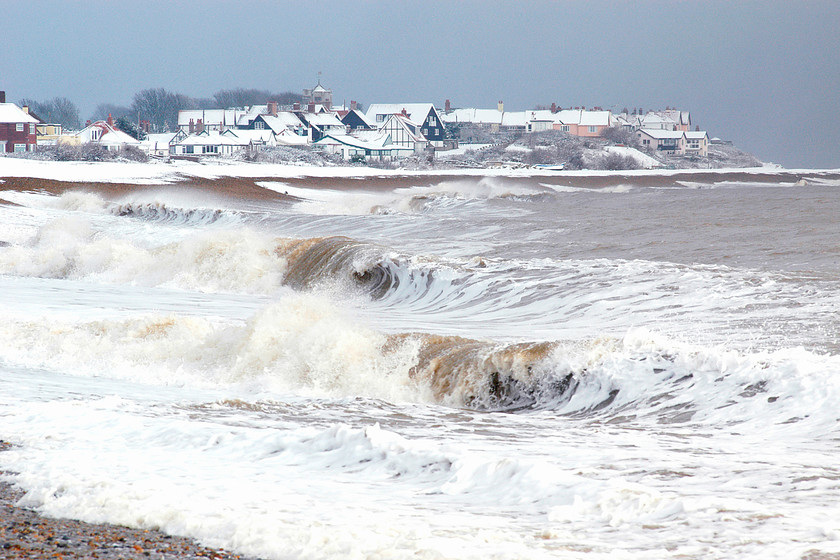 rough seas & waves in winter at Thorpeness in suffolk-2 
 Breaking waves on Thorpeness beach in winter snow 
 Keywords: Beach, North, Sea, Snow, Suffolk, Thorpeness, Tony Pick, nautical, surf, tide, waves