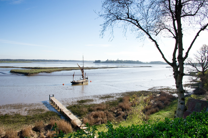 Thames barge at iken on river alde in suffolk-3 
 thames barge on river alde in with mudflats 
 Keywords: Iken, River Alde, Suffolk, Tony Pick, estuary, nautical, thames barge